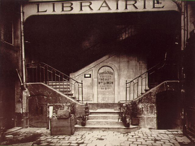 atget-1910-cour