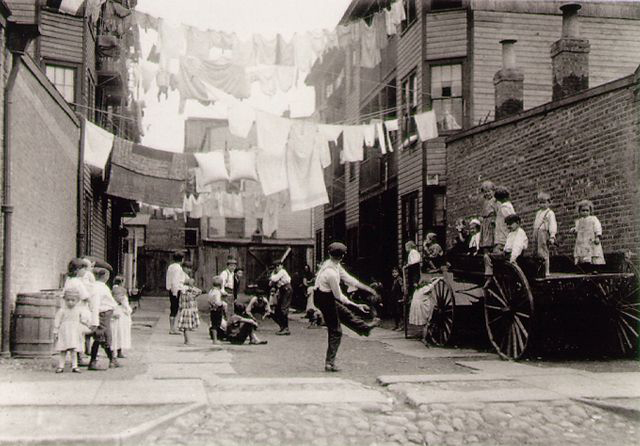 hine-1909-playground