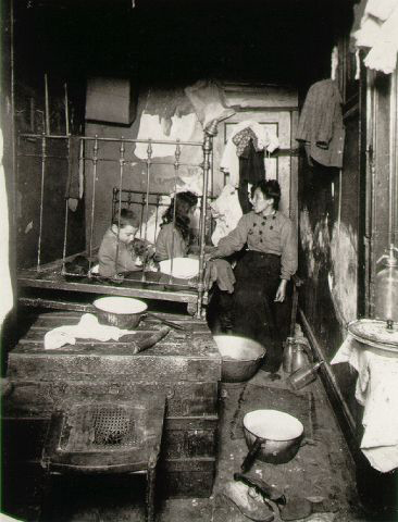 hine-1910-tenement