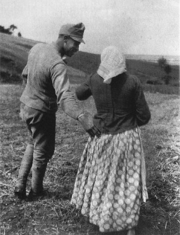 kertesz-1915-tender_touch