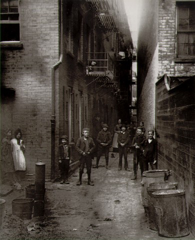 riis-1888-mullens_alley