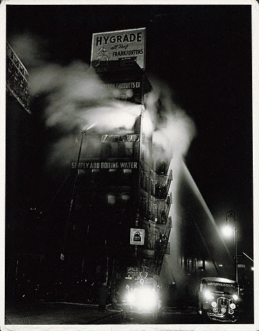 weegee-1937-add_water